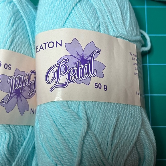 Eaton Light Blue Yarn Bundle - Picture 2 of 3